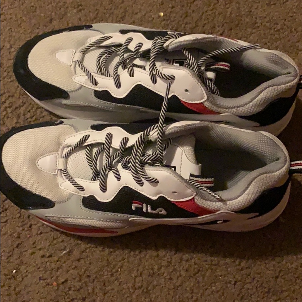 SHOES - Picture 3 of 4